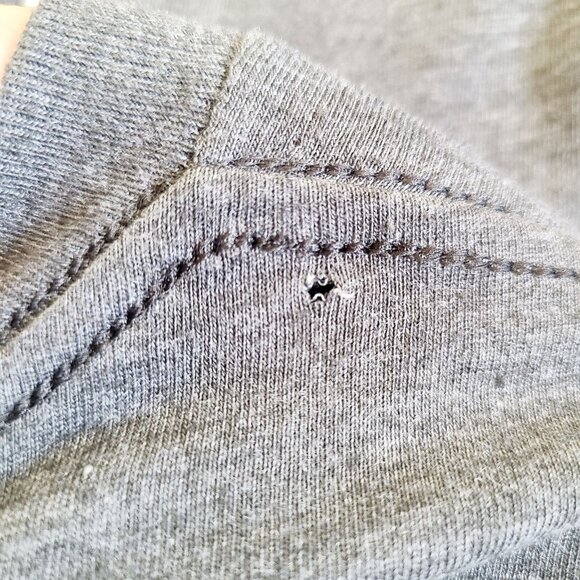 The Goonies Never Say Die Gray Graphic T-Shirt Pirate Skull Logo Men's Medium - Picture 8 of 10